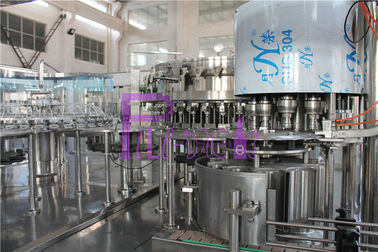 DCGF40-40-12 ενωμένη με διοξείδιο του άνθρακα μηχανή πλήρωσης ποτών για τα πλαστικά μπουκάλια κεφαλής κοχλίου PET