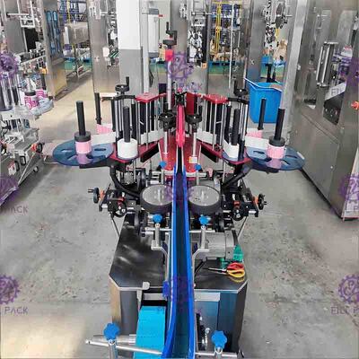 Αυτόματη τετραγωνική επίπεδη μηχανή μαρκαρίσματος μπουκαλιών ειδική διαμορφωμένη διπλή δευτερεύουσα συγκολλητική αυτοκόλλητη ετικέττα