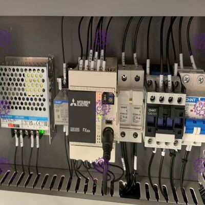 Ενιαία δευτερεύουσα 50bpm Pet πλαστική μηχανή μαρκαρίσματος μπουκαλιών αυτοκόλλητη