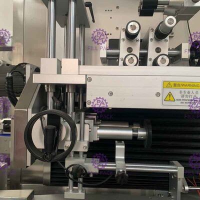 Φωτοηλεκτρικός συρρικνωθείτε την επίπεδη μηχανή μαρκαρίσματος αυτοκόλλητων ετικεττών μπουκαλιών PVC PET μανικιών