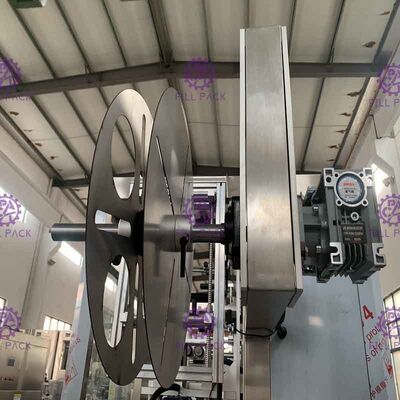 Το πλήρως αυτόματο μπουκάλι συρρικνώνεται τη μηχανή μαρκαρίσματος με το διπλό επικεφαλής σύστημα μαρκαρίσματος μανικιών