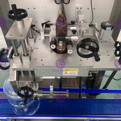 Το μανίκι μπουκαλιών γαλονιού συρρικνώνεται το μαρκάρισμα/Applicator/τη μηχανή/τον εξοπλισμό/τη γραμμή/τις εγκαταστάσεις/το σύστημα/τη μονάδα Labeler