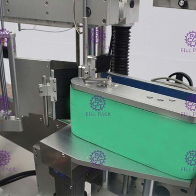 Πλαισιωμένη διπλάσιο μηχανή μαρκαρίσματος αυτοκόλλητων ετικεττών για την ακρίβεια μπουκαλιών μπύρας γυαλιού +/- 1mm