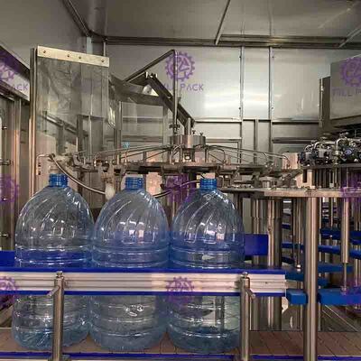 6 γραμμικό πόσιμο νερό κεφαλιών 600BPH που εμφιαλώνει την οθόνη αφής Mchine με Capper