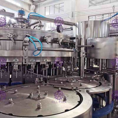 Έλεγχος 3 PLC σε 1 ενωμένη με διοξείδιο του άνθρακα μηχανή πλήρωσης ποτών για το στρογγυλό μπουκάλι 0.3L-2L PET