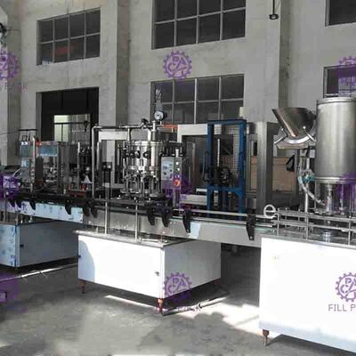 Γραμμικός εμφιαλώνοντας εξοπλισμός 0.25L μη αλκοολούχων ποτών τύπων - 2.5L για το πλαστικό μπουκάλι