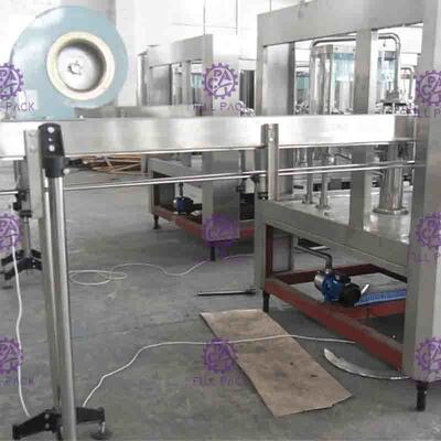 Υγρή μηχανή πλήρωσης Monoblock, 5 σε 1 πλαστικό υλικό πληρώσεως χυμού πολτού μπουκαλιών