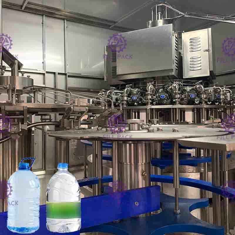 Υψηλής ικανότητας πόσιμου νερού πλήρωσης εγκαταστάσεων πλαστική μηχανή πλήρωσης μπουκαλιών κάθετη
