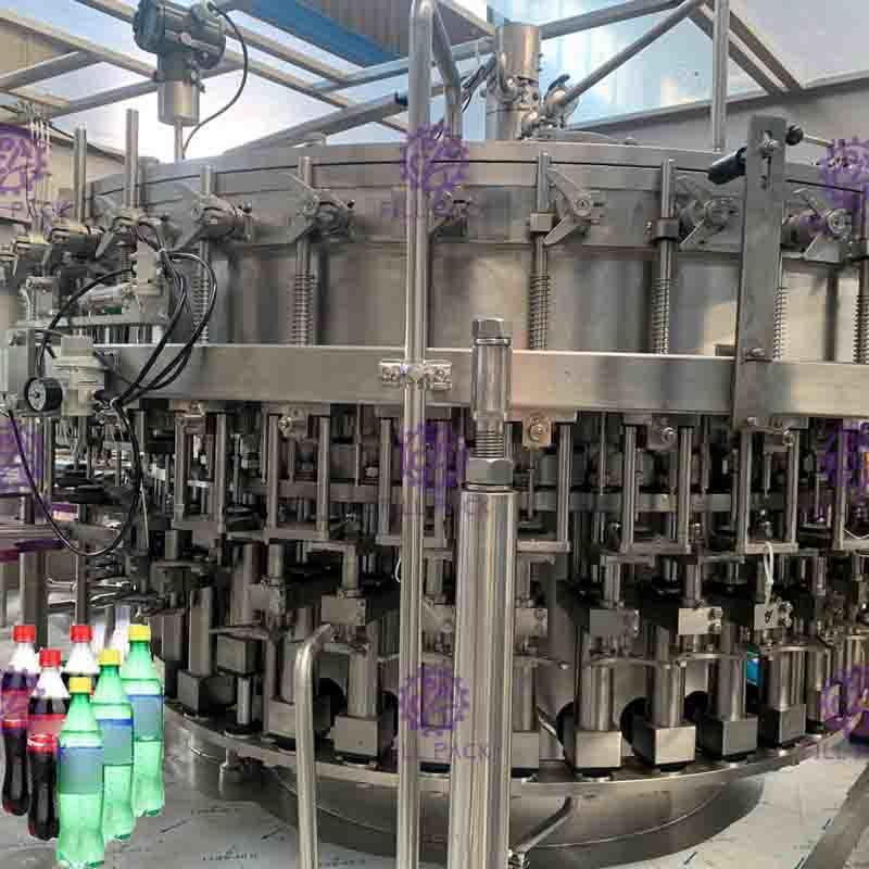 3 σε 1 Monobloc ενωμένο με διοξείδιο του άνθρακα πλαστικό μπουκάλι μηχανών κάλυψης πλήρωσης ποτών με την κεφαλή κοχλίου