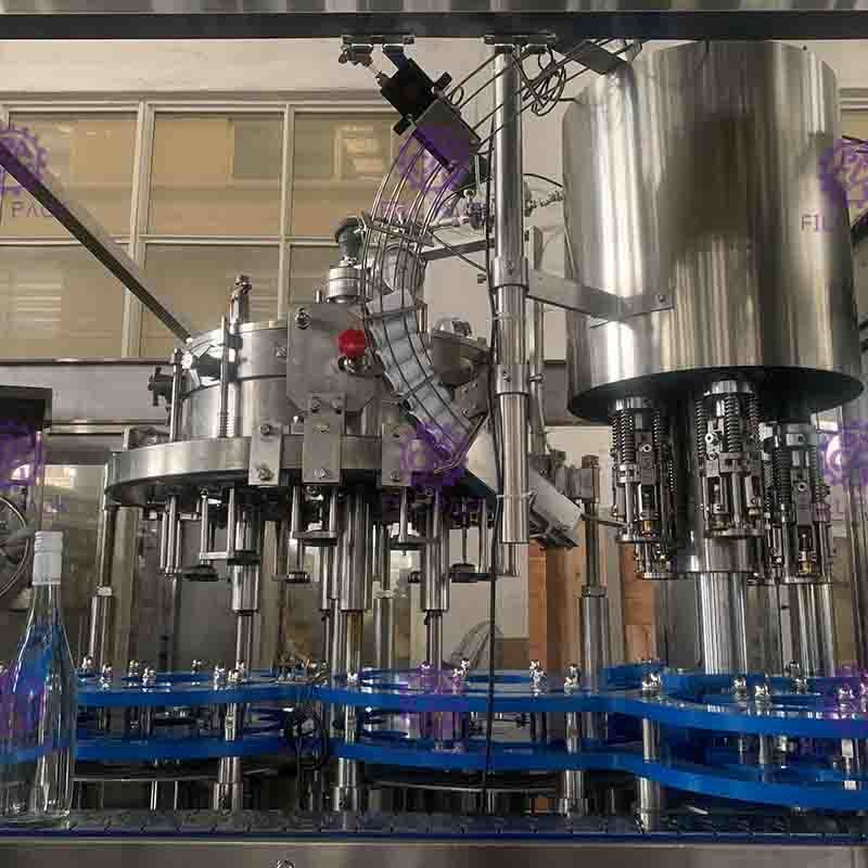 Αυτόματος εξοπλισμός 15000BPH κάλυψης μηχανών πλήρωσης μπουκαλιών μη αλκοολούχων ποτών