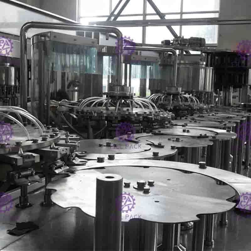 Υγρή μηχανή πλήρωσης Monoblock, 5 σε 1 πλαστικό υλικό πληρώσεως χυμού πολτού μπουκαλιών